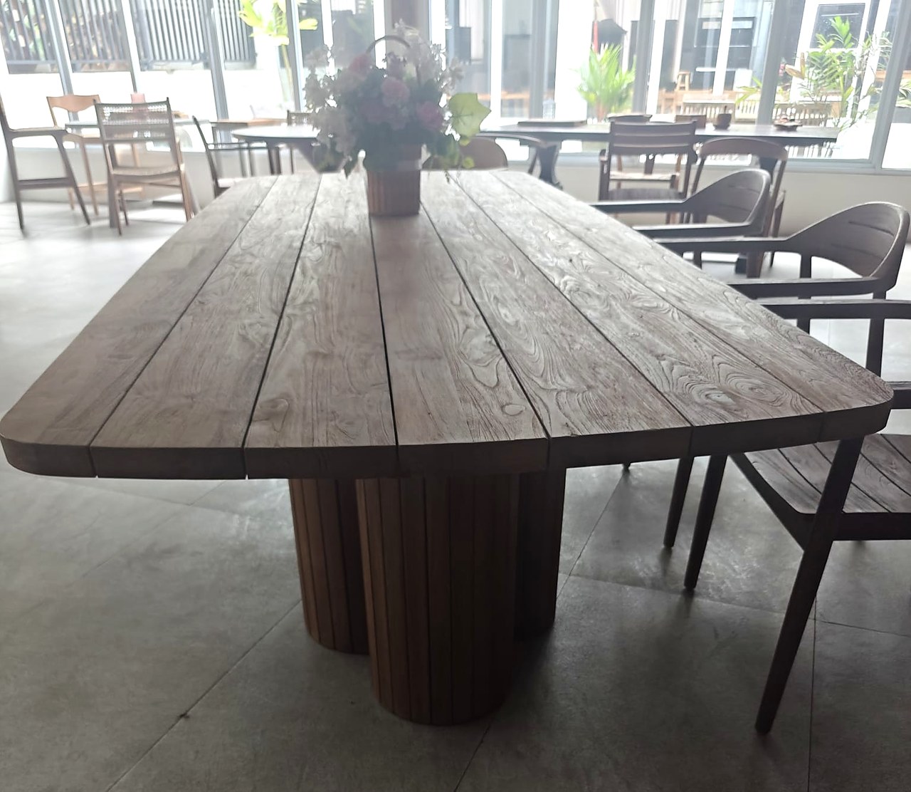 KAYU Dining Table